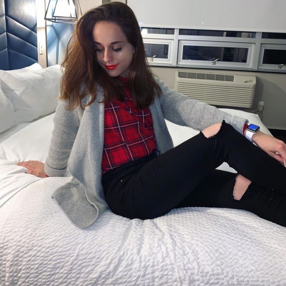 Buttonless lapel coat